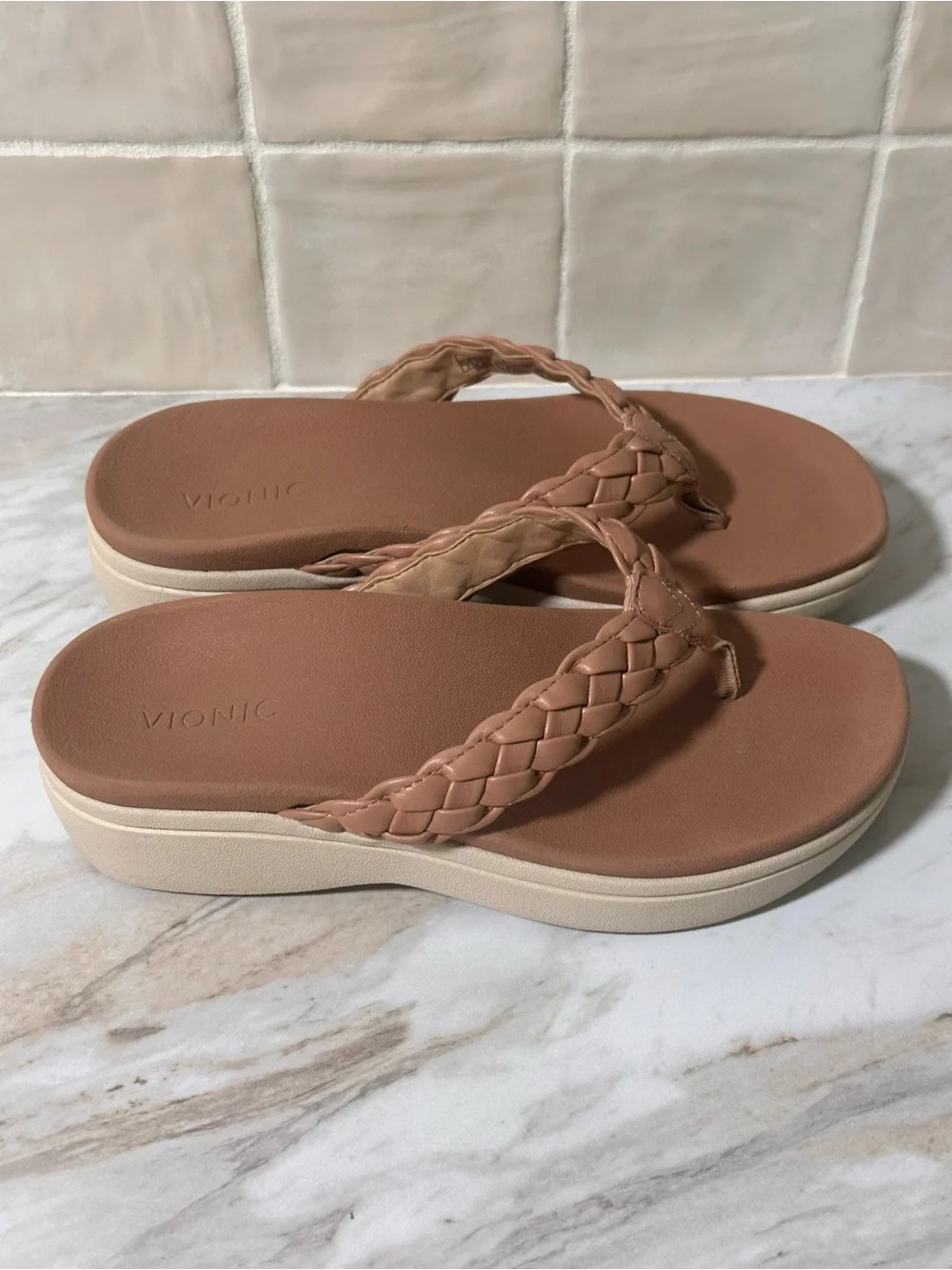 Vionic Kenji women's sandals. Size 7