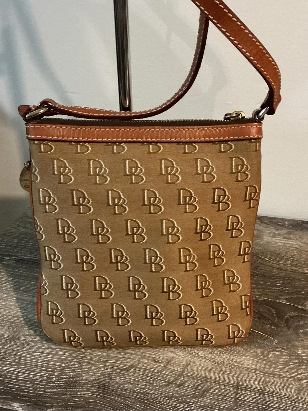 Dooney & Bourke Signature Letter Carrier Crossbody Bag Cocoa Body Tan Leather