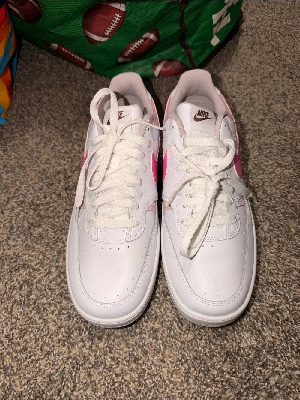 Nike white low
