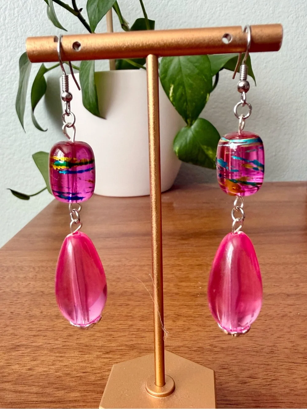 Vintage 80s Hot Pink Art Glass Lucite Drop Dangle Fish Hook Earrings Silvertone