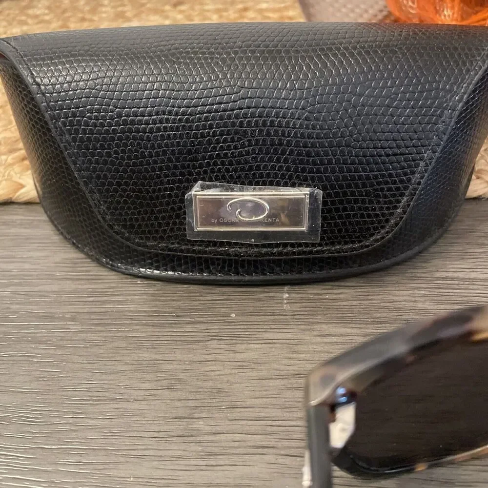 Oscar de la Renta both glasses
