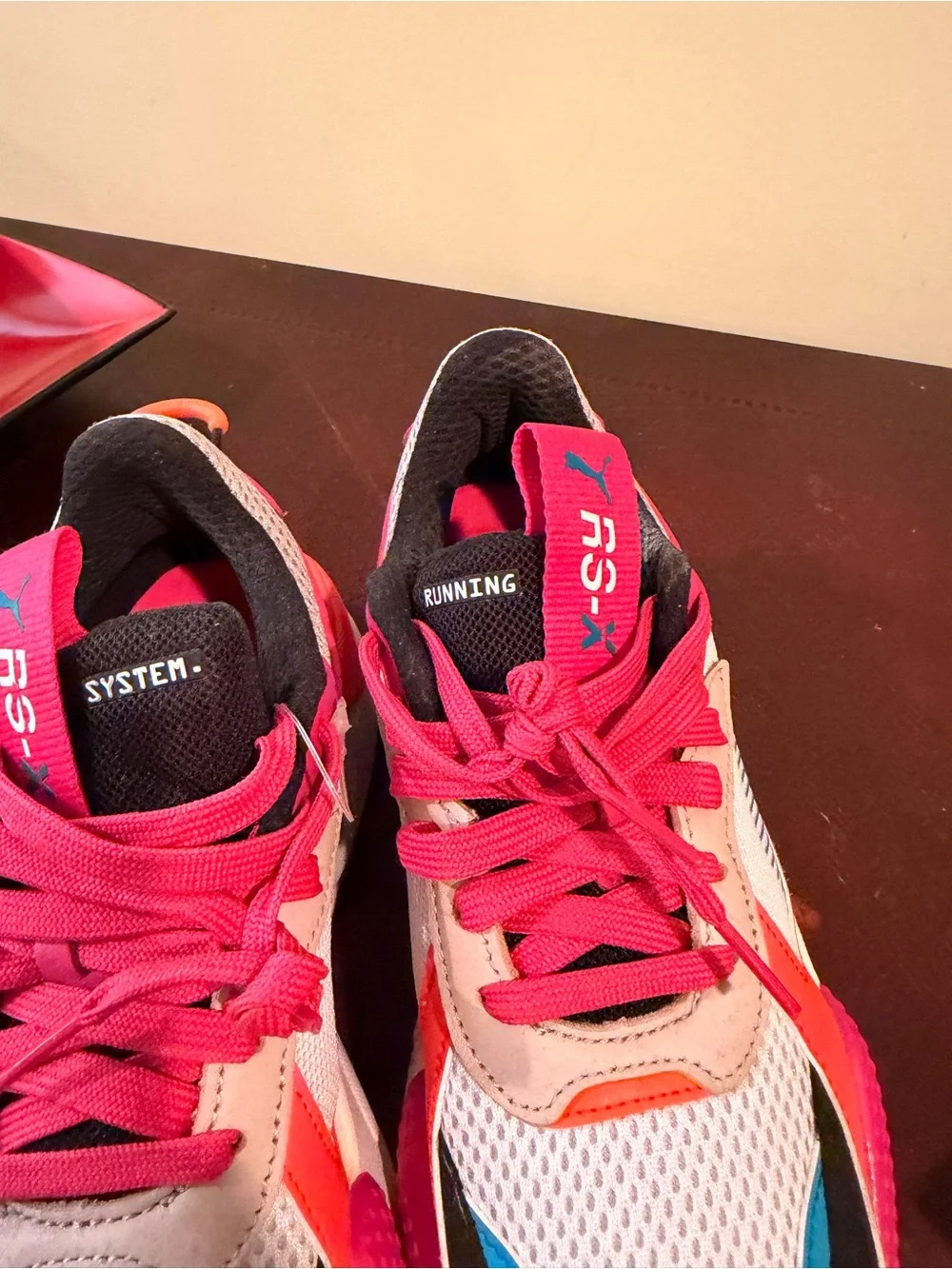 Puma vibrant pink