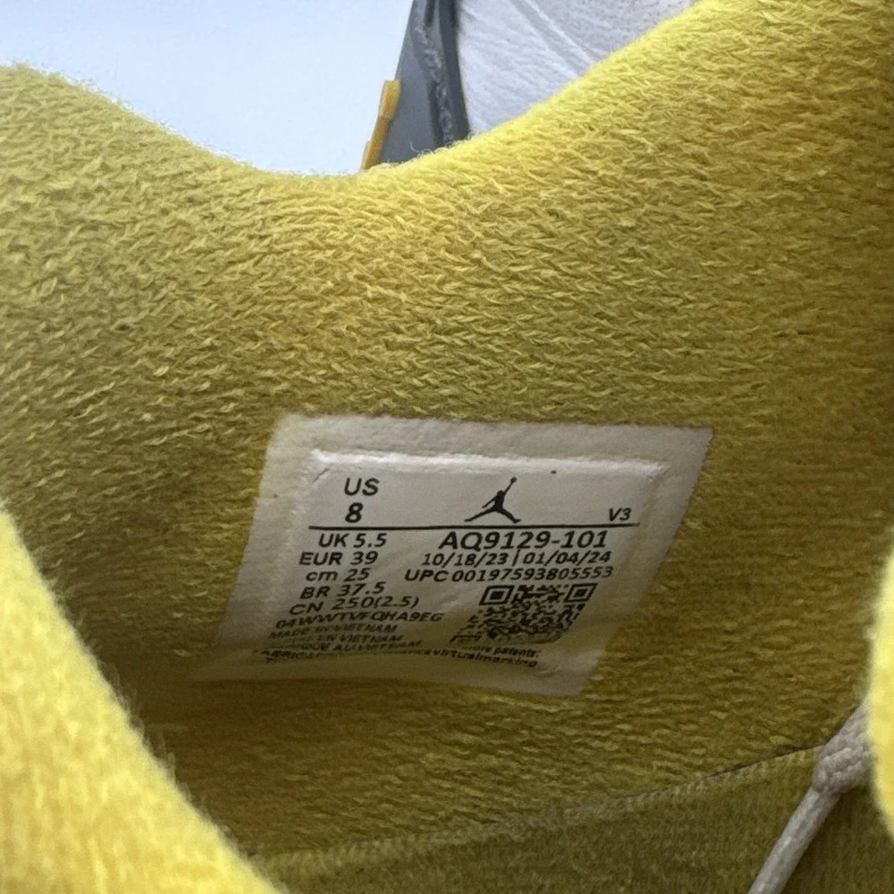 Nike Air Jordan 4 Retro Vivid Sulfur AQ9129-101 Sz 8 Yellow/Black Thunder Cement