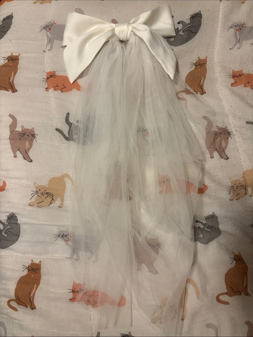 white bow hair clip