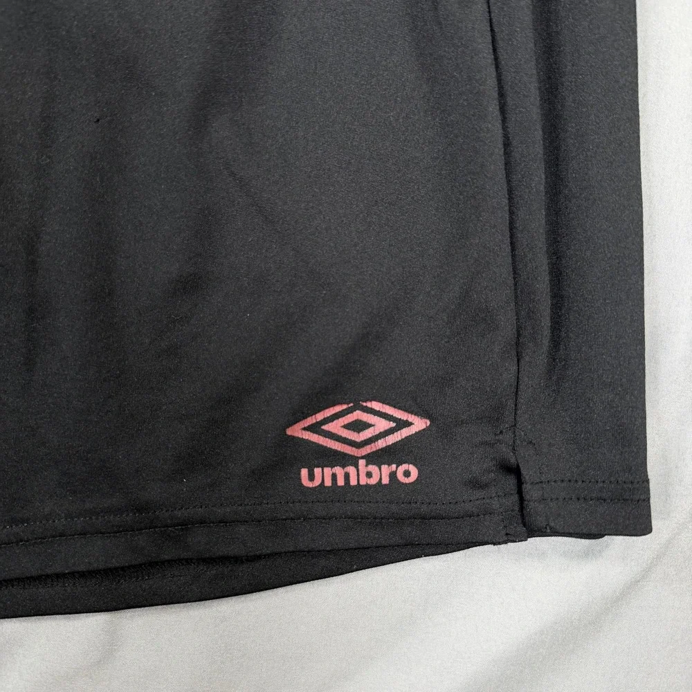 Umbro hem adds polyester