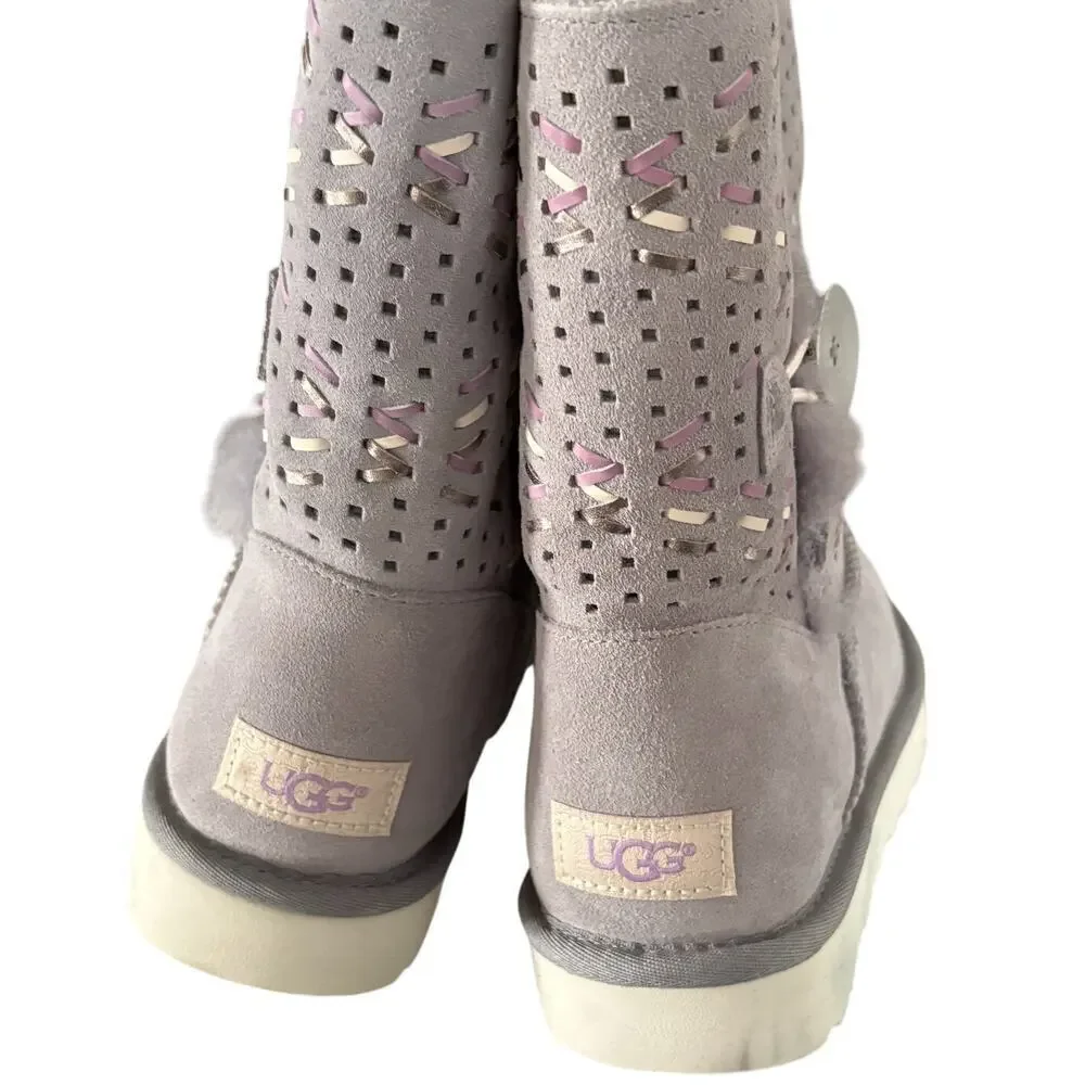 UGG ships fast