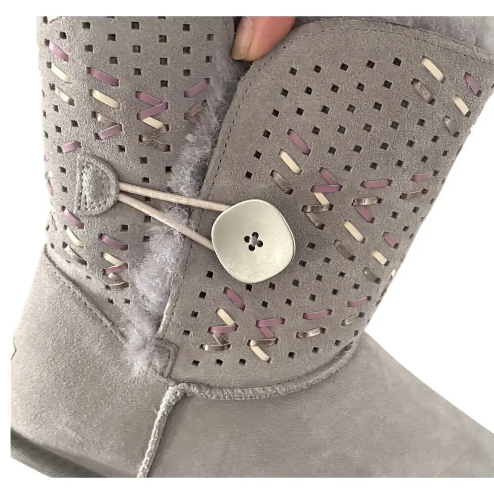 UGG ships fast