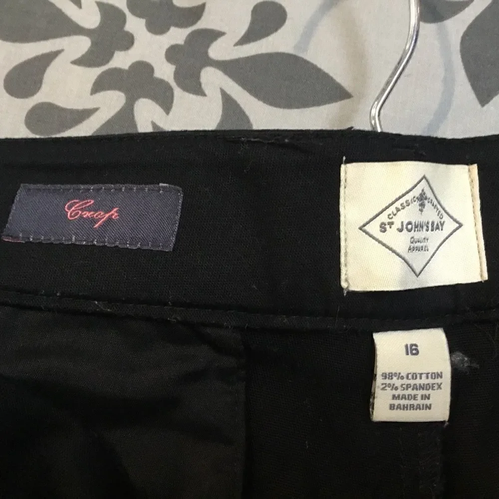 St. John’s Bay Black Crop Pants Women’s Size 16