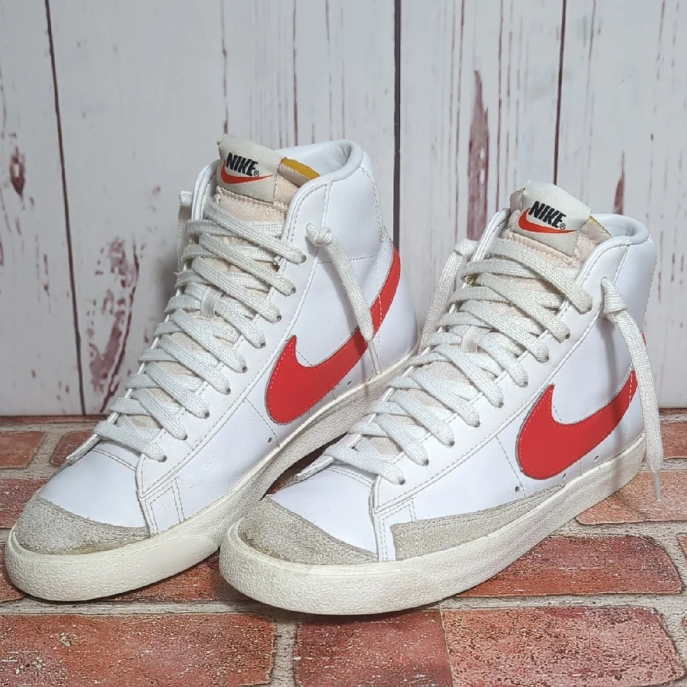 Nike sail white