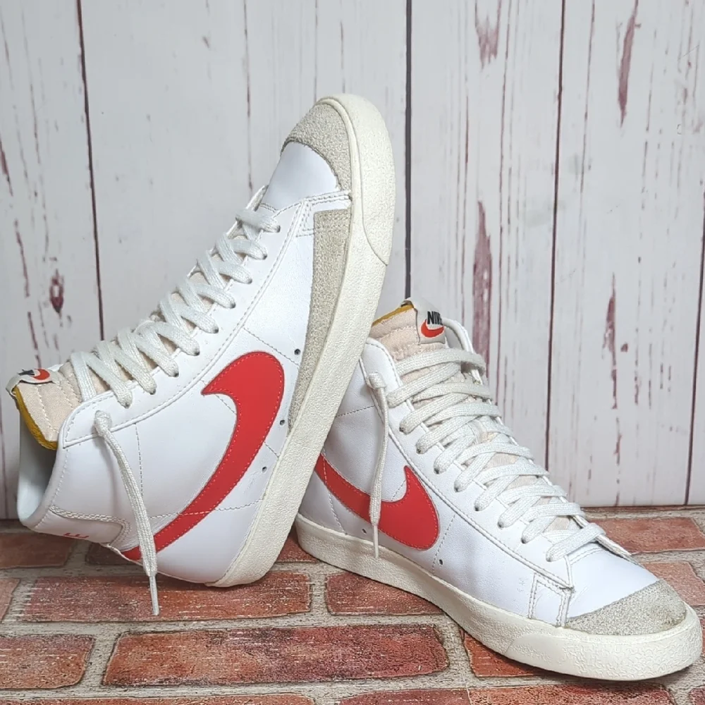 Nike sail white