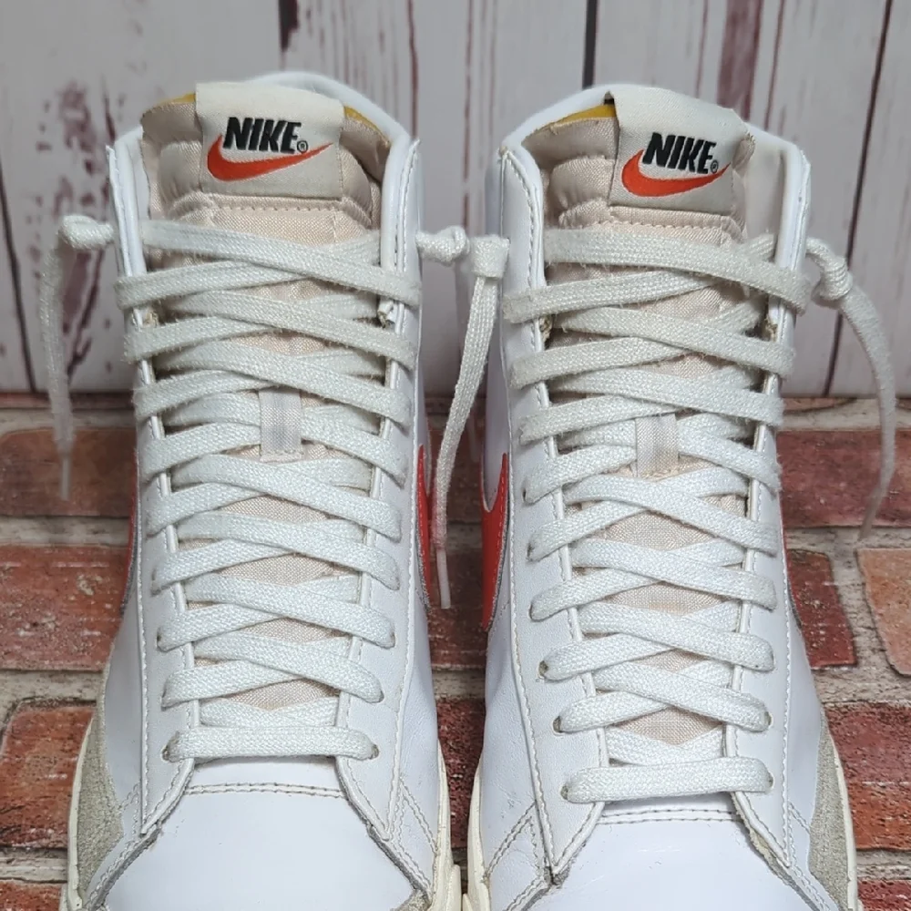 Nike sail white