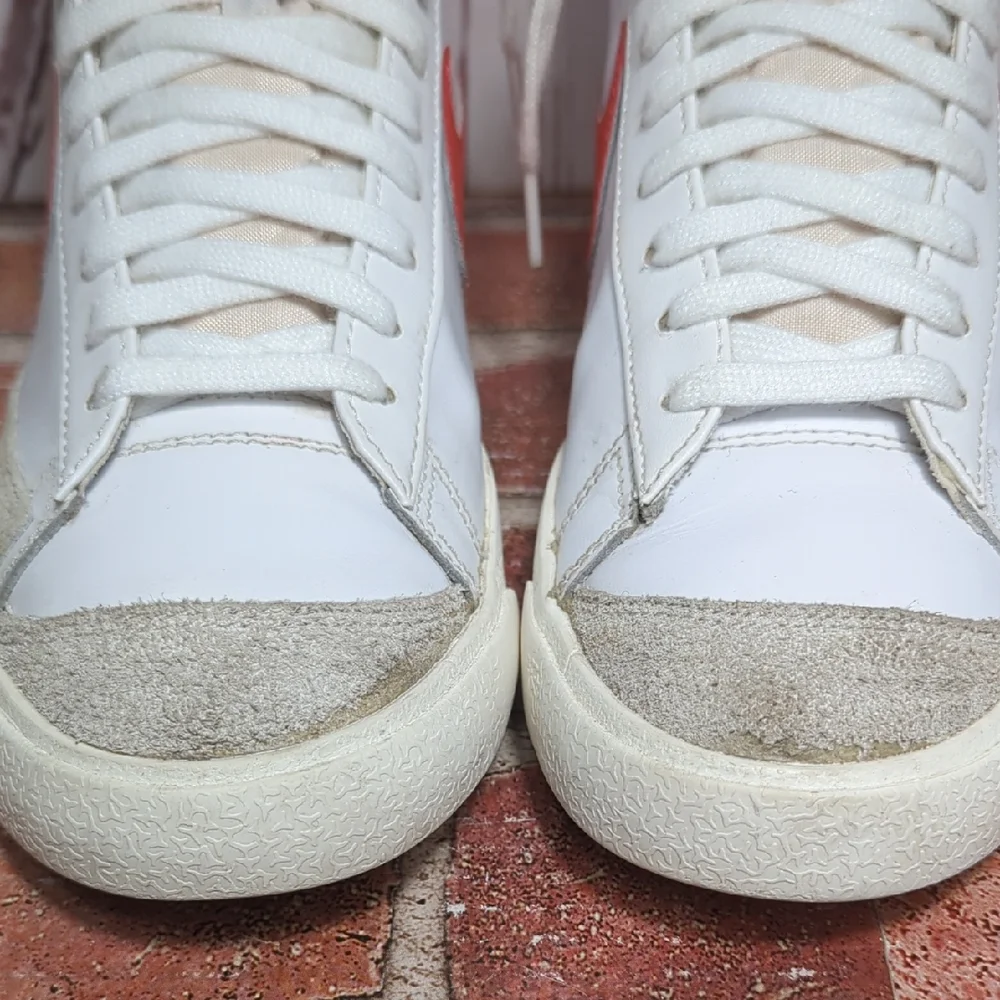 Nike sail white