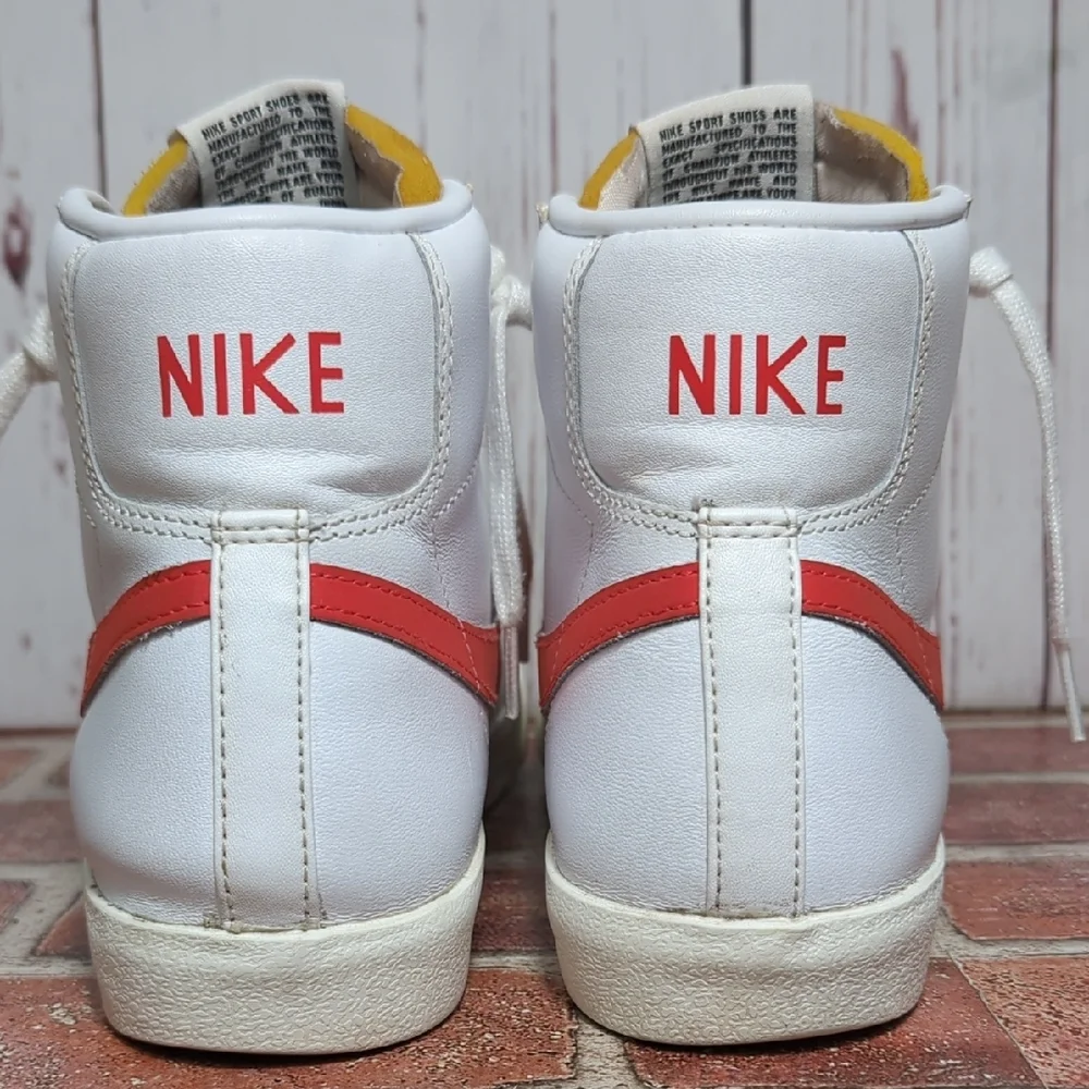 Nike sail white
