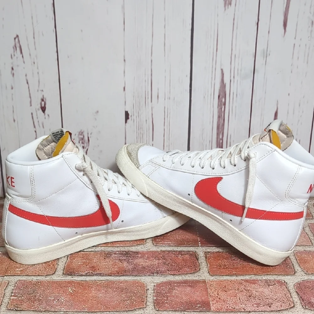 Nike sail white
