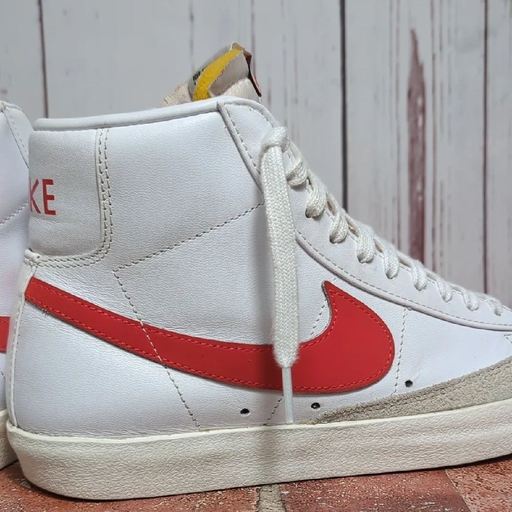 Nike sail white