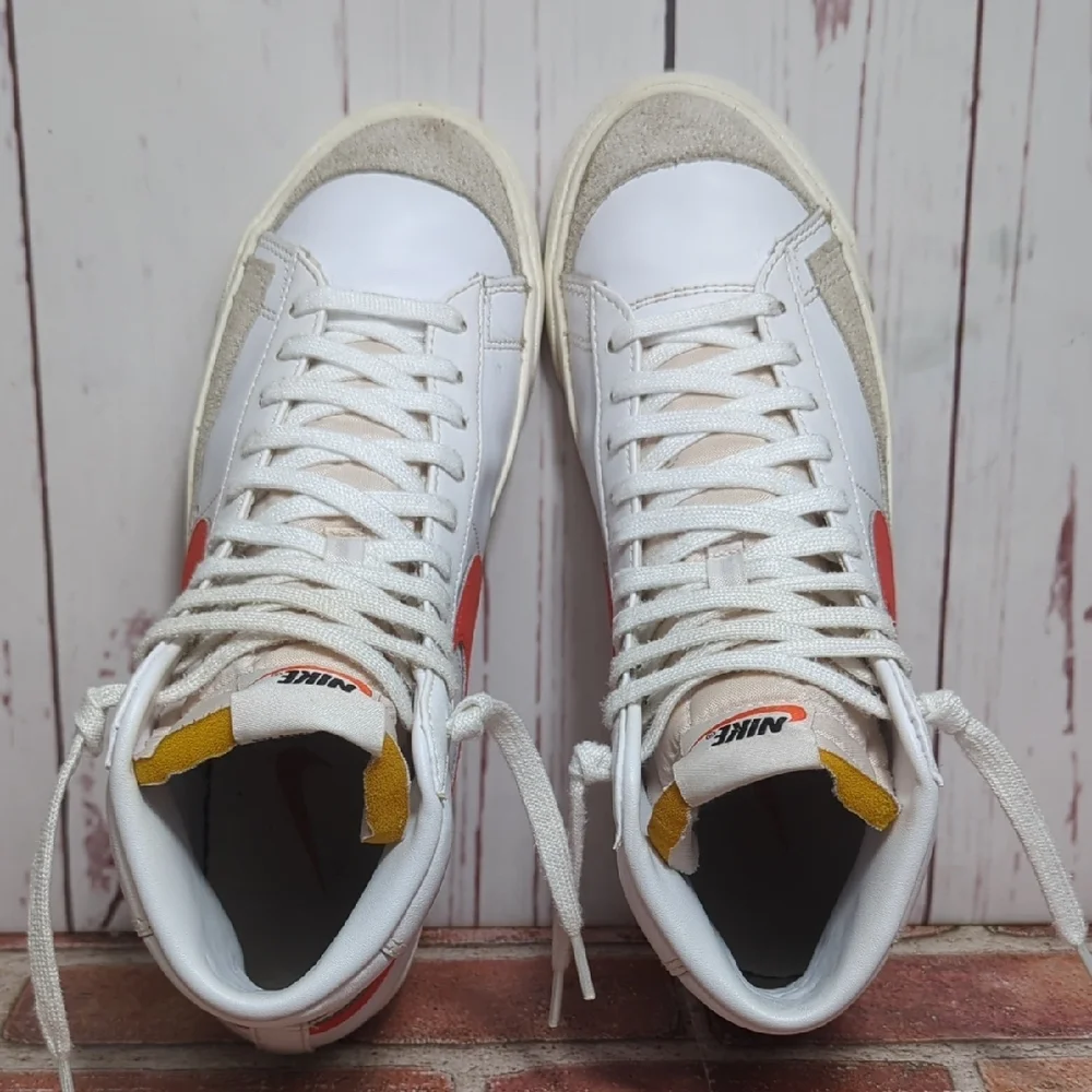 Nike sail white