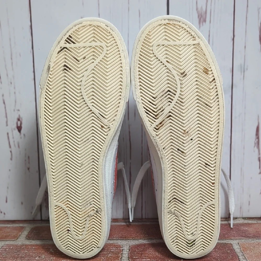 Nike sail white