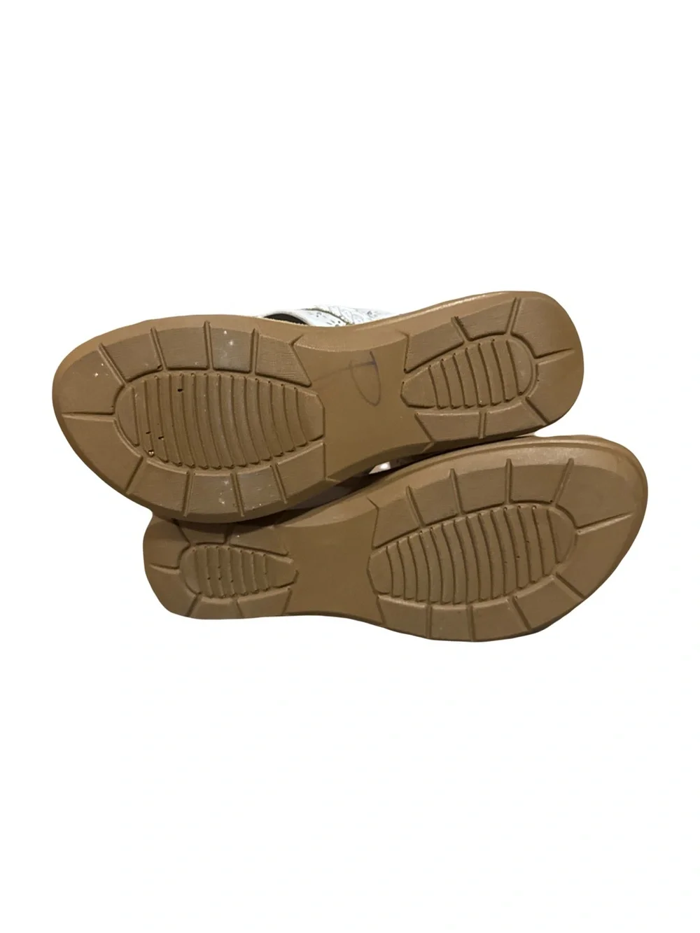 Daisy Fuentes cut along sandals