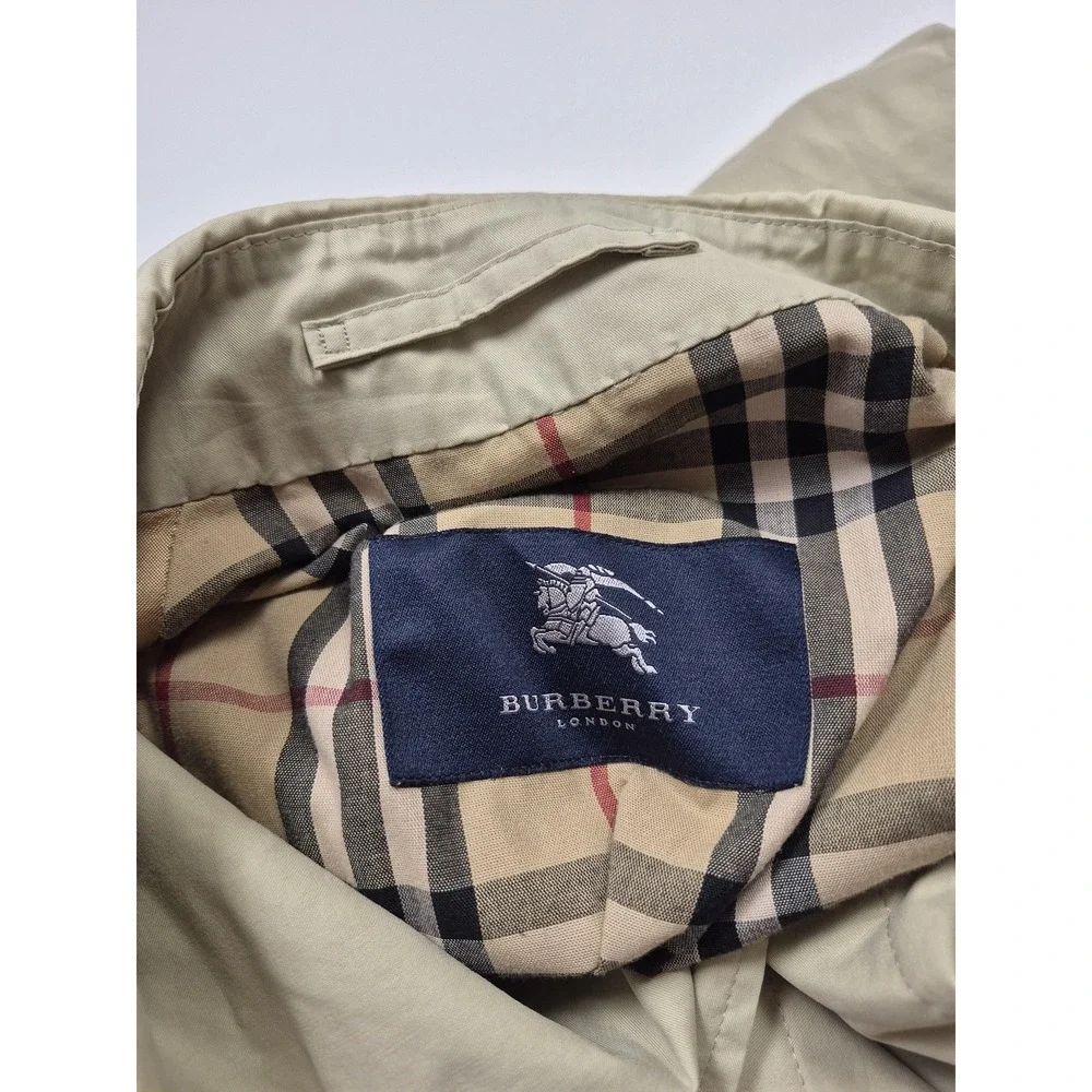Burberry logo top pockets