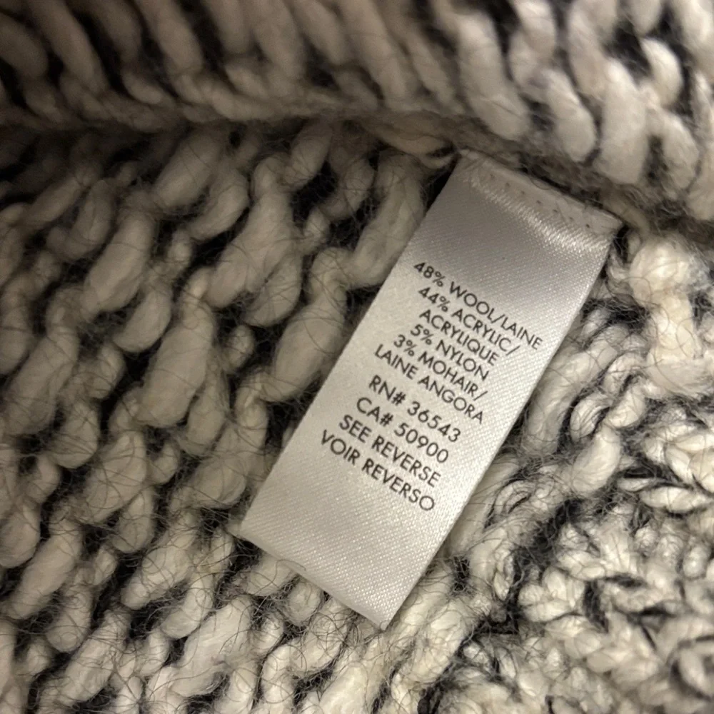 Calvin Klein elegant turtleneck