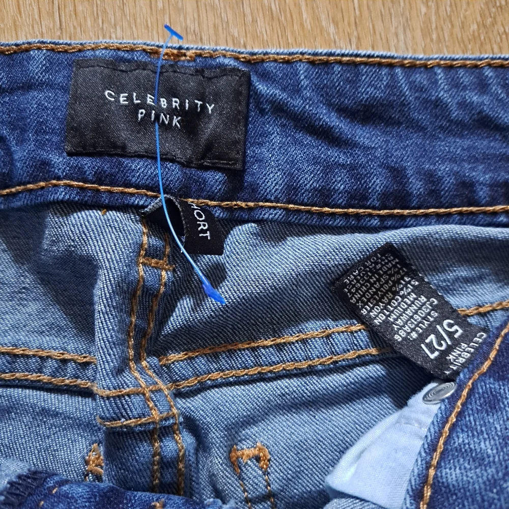 Celebrity Pink women blue