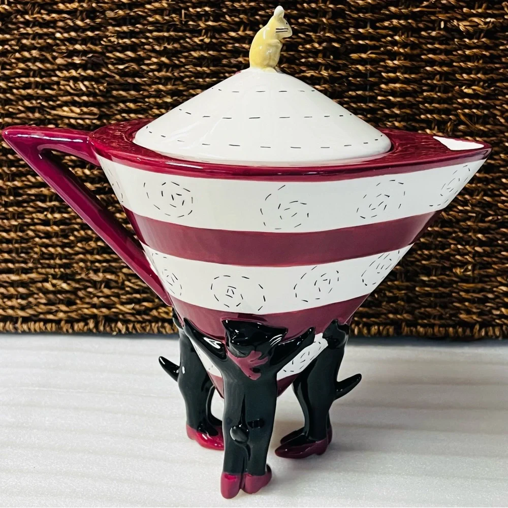 Studio Nova Cats in Heels Ceramic Teapot with Mouse Lid Handle