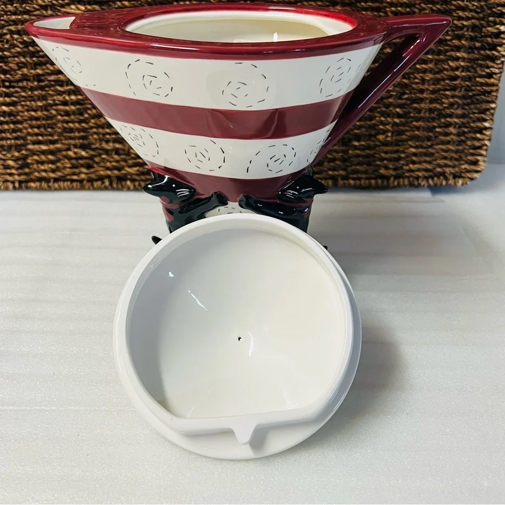 Studio Nova Cats in Heels Ceramic Teapot with Mouse Lid Handle