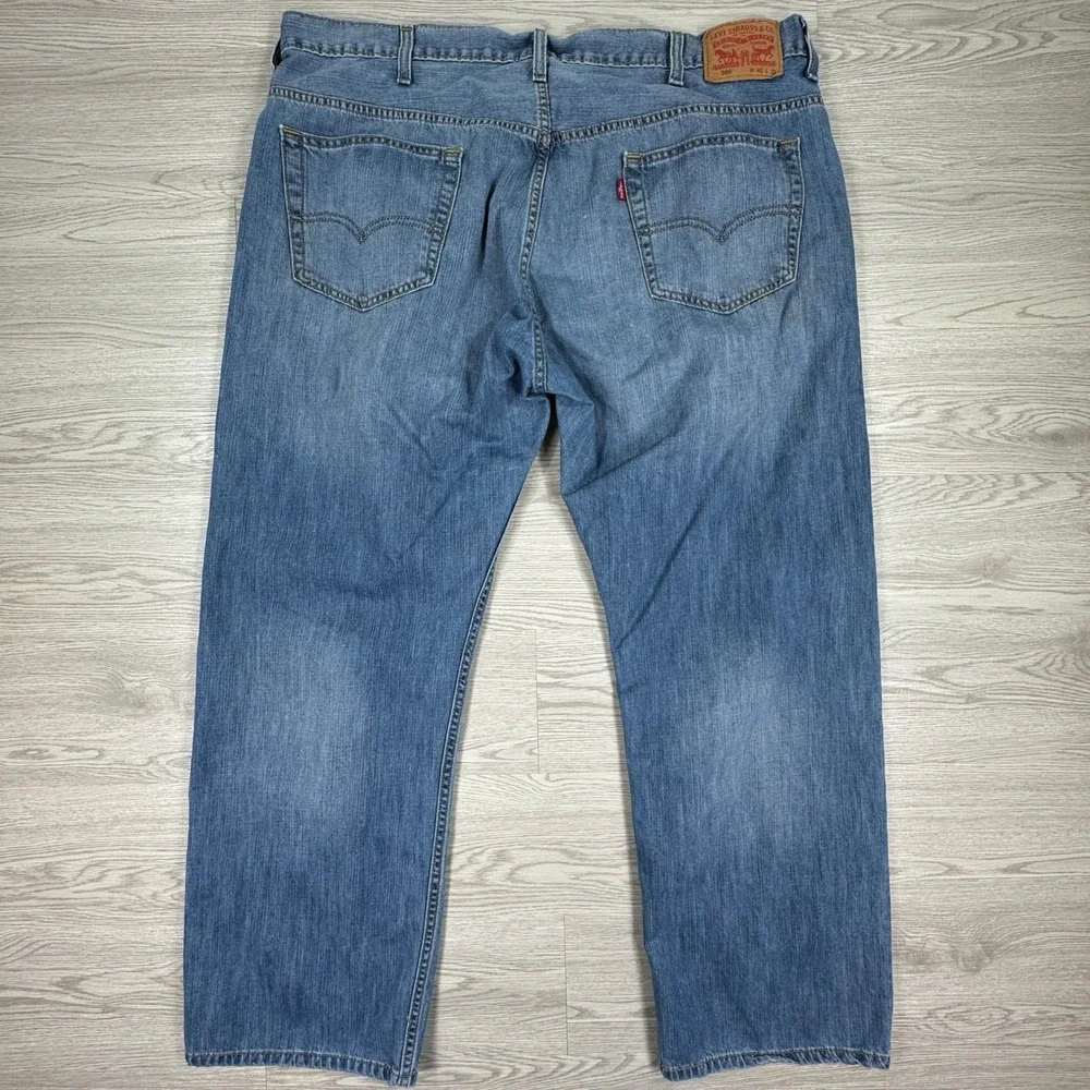 Levis *orders ship
