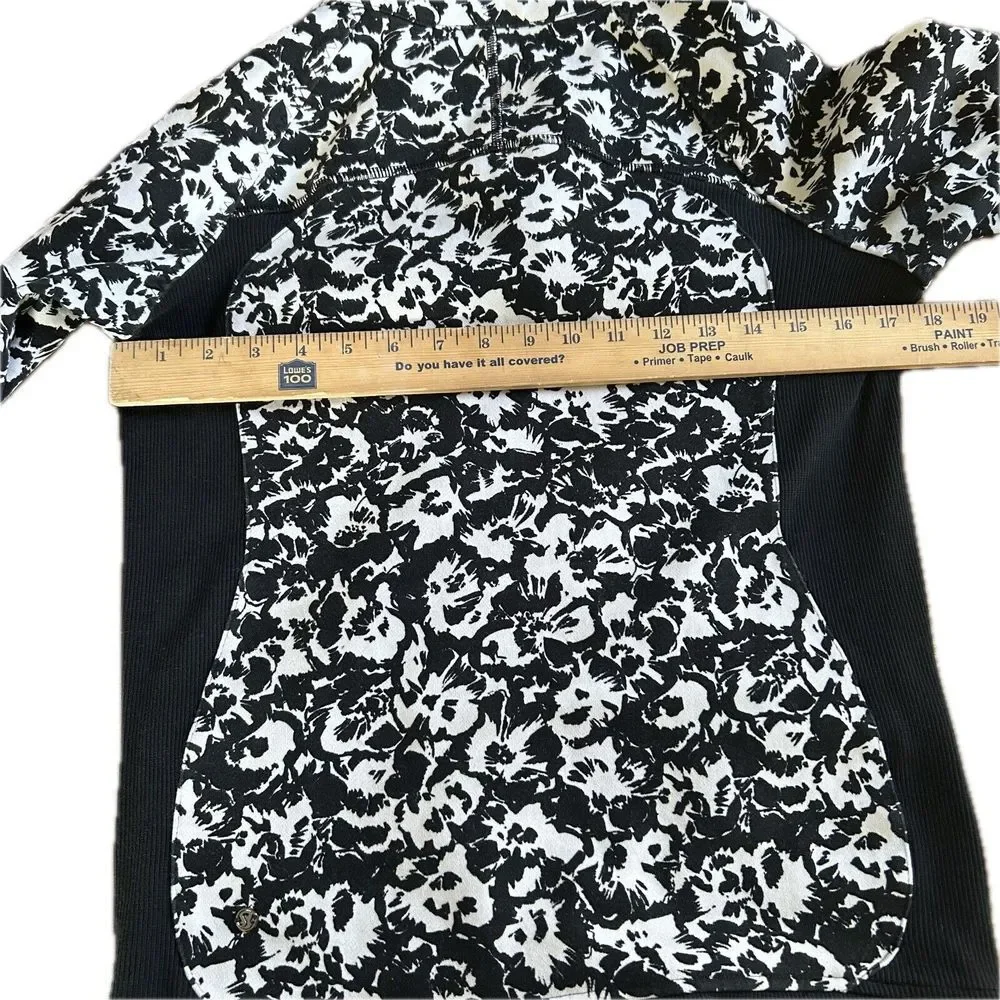 Lululemon Black & White Fleur Sombre Floral Cozy Cuddle Up Full Zip Jacket 6‎