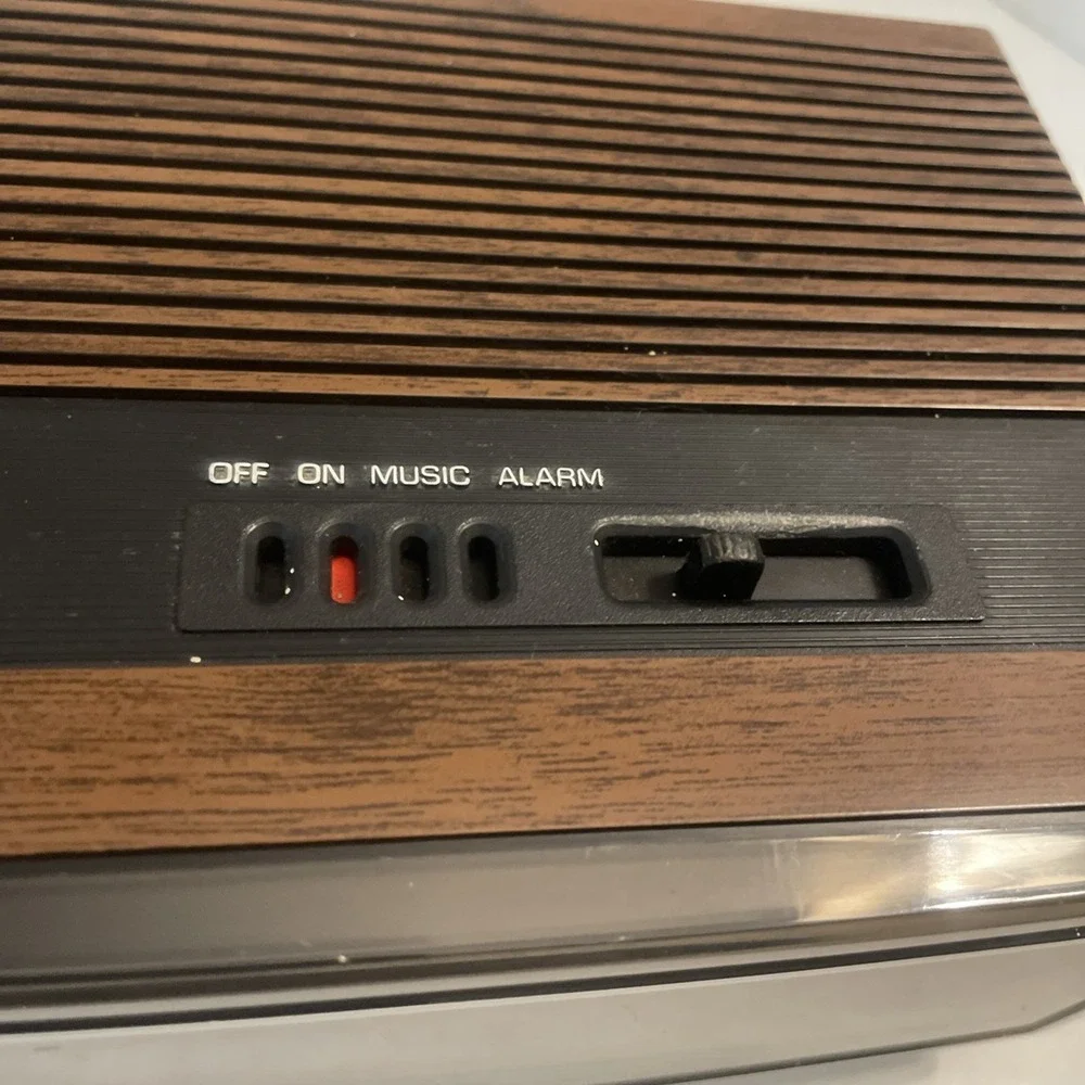 Vintage 1984 General Electric Flip Clock Radio‎ Alarm Clock 7-4305F WORKING