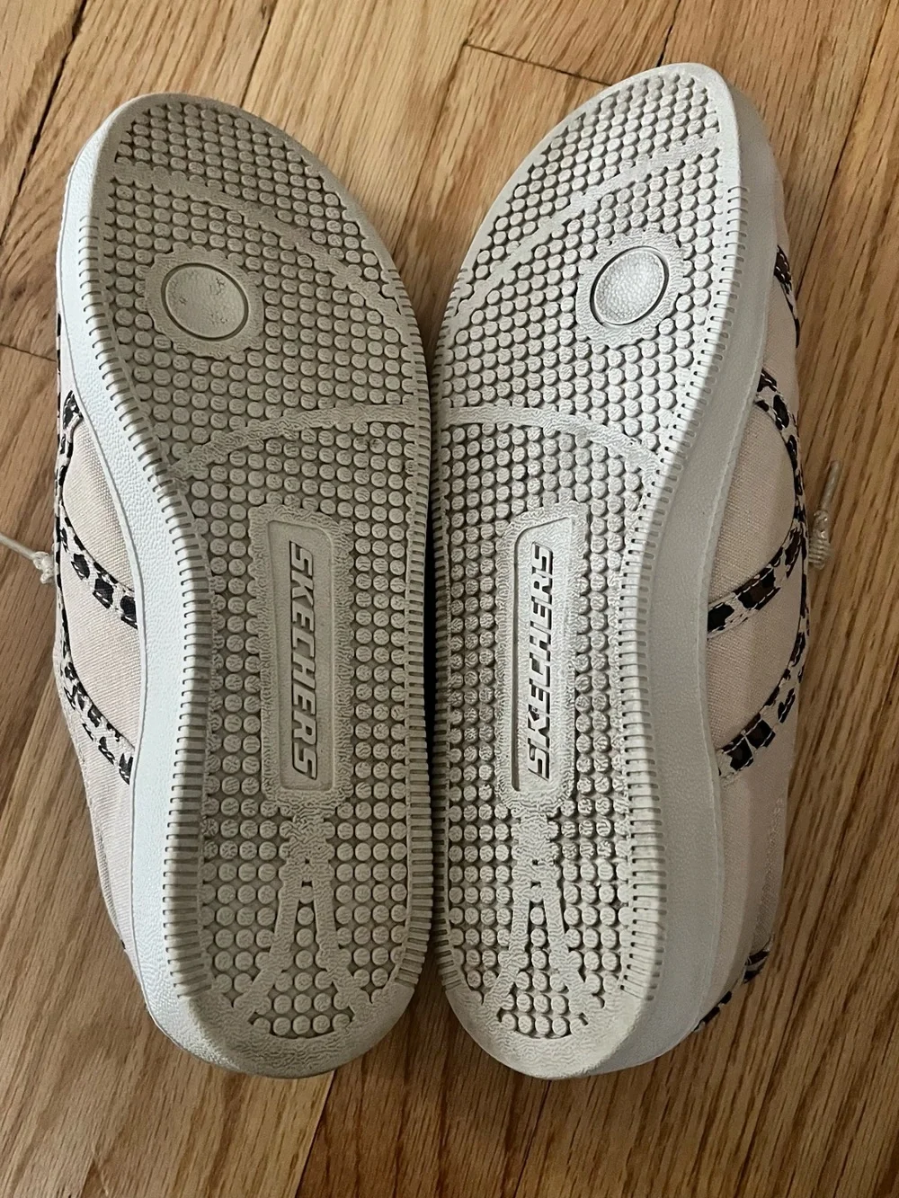 Skechers light beige