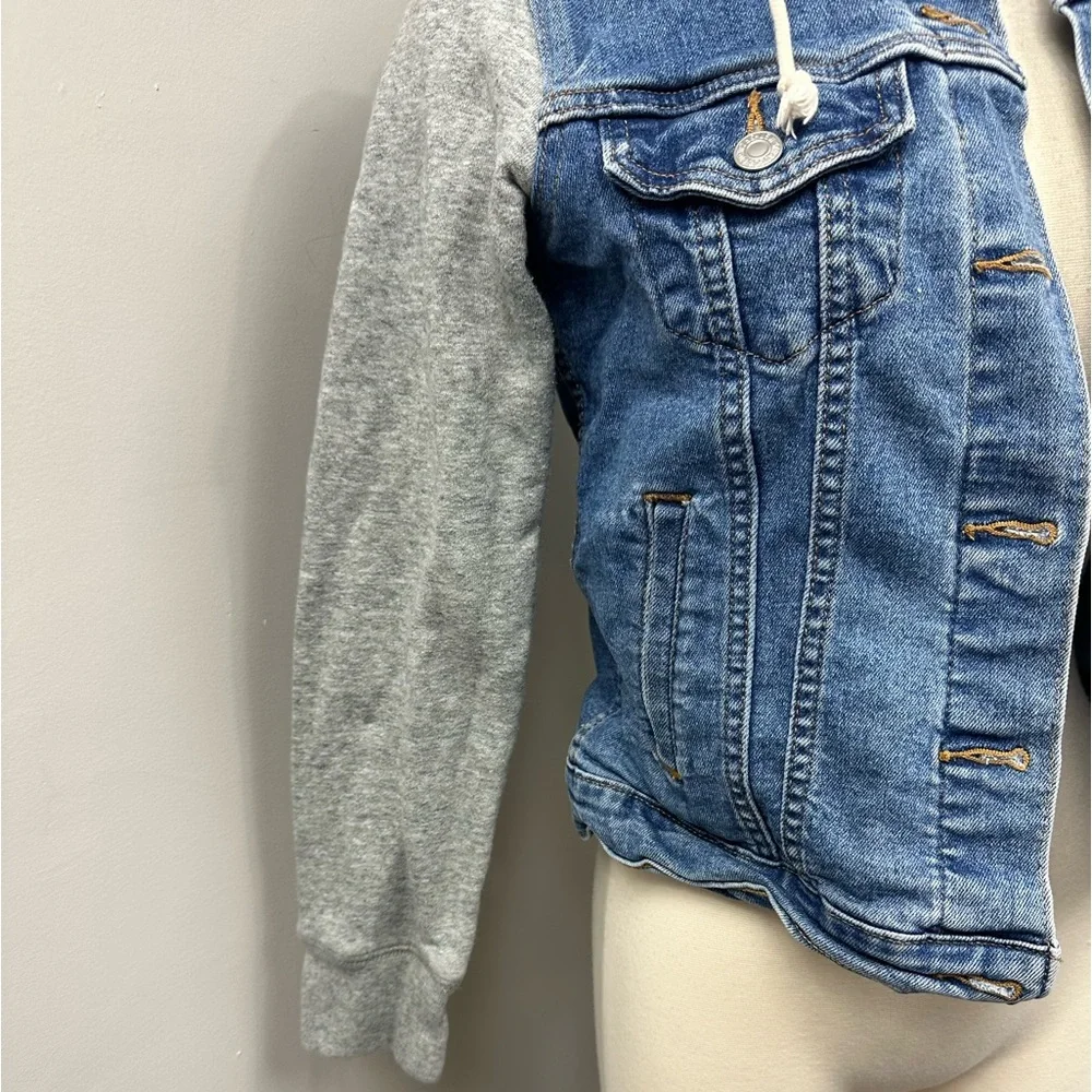 Levis size small