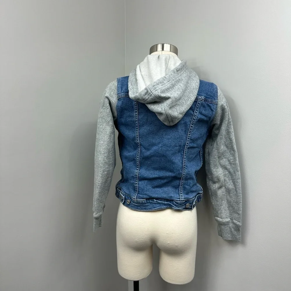 Levis size small