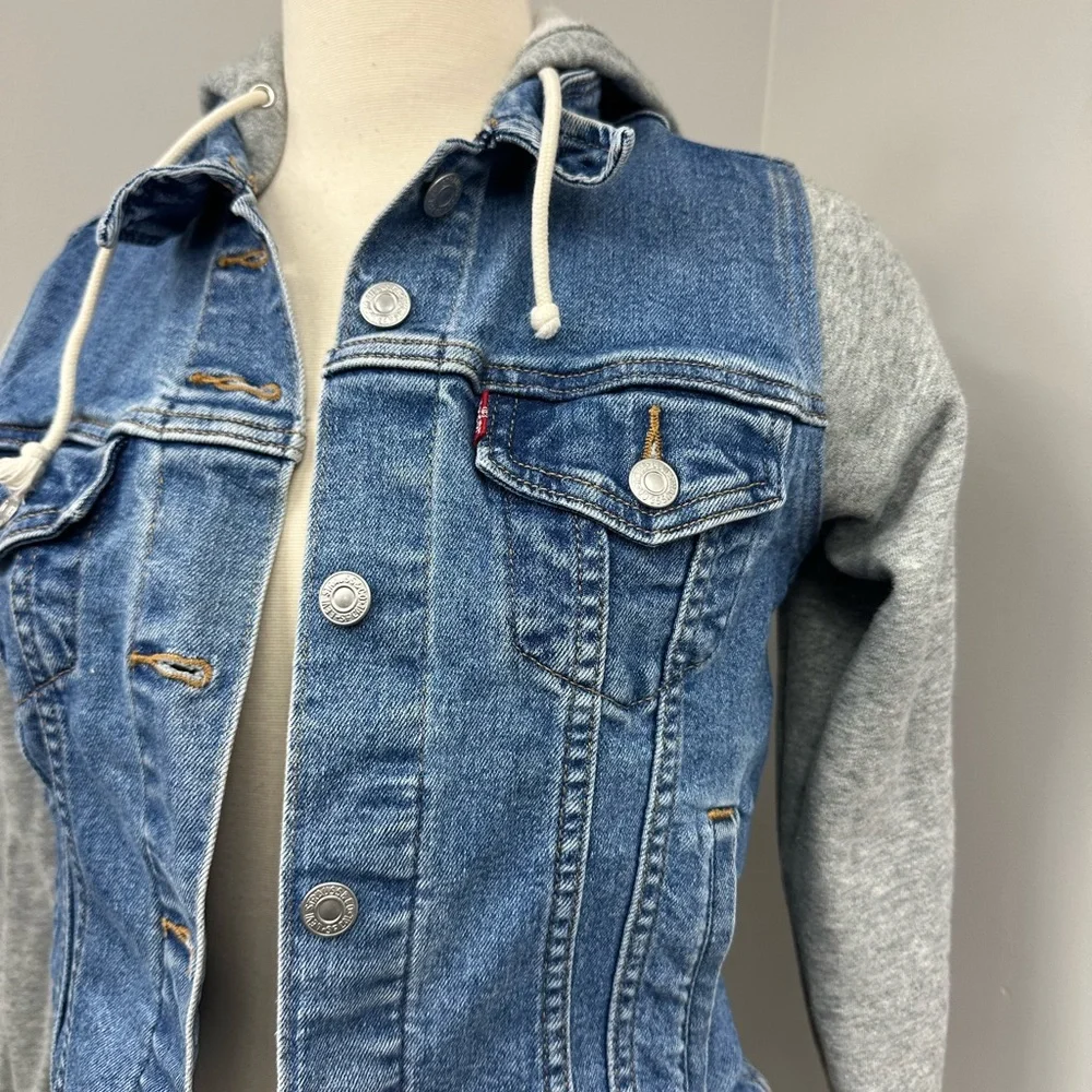 Levis size small