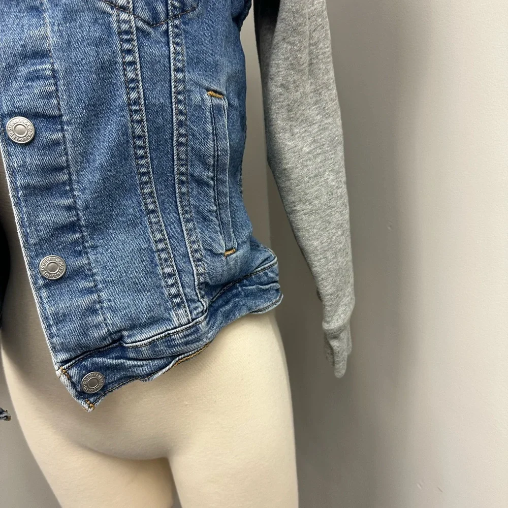 Levis size small