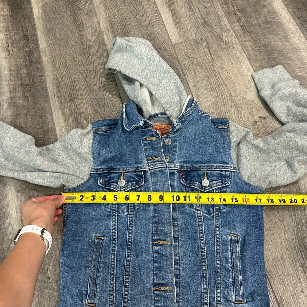 Levis size small