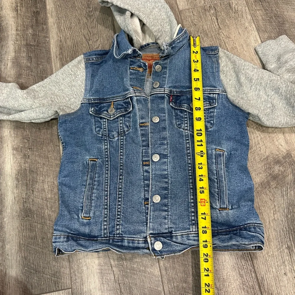 Levis size small