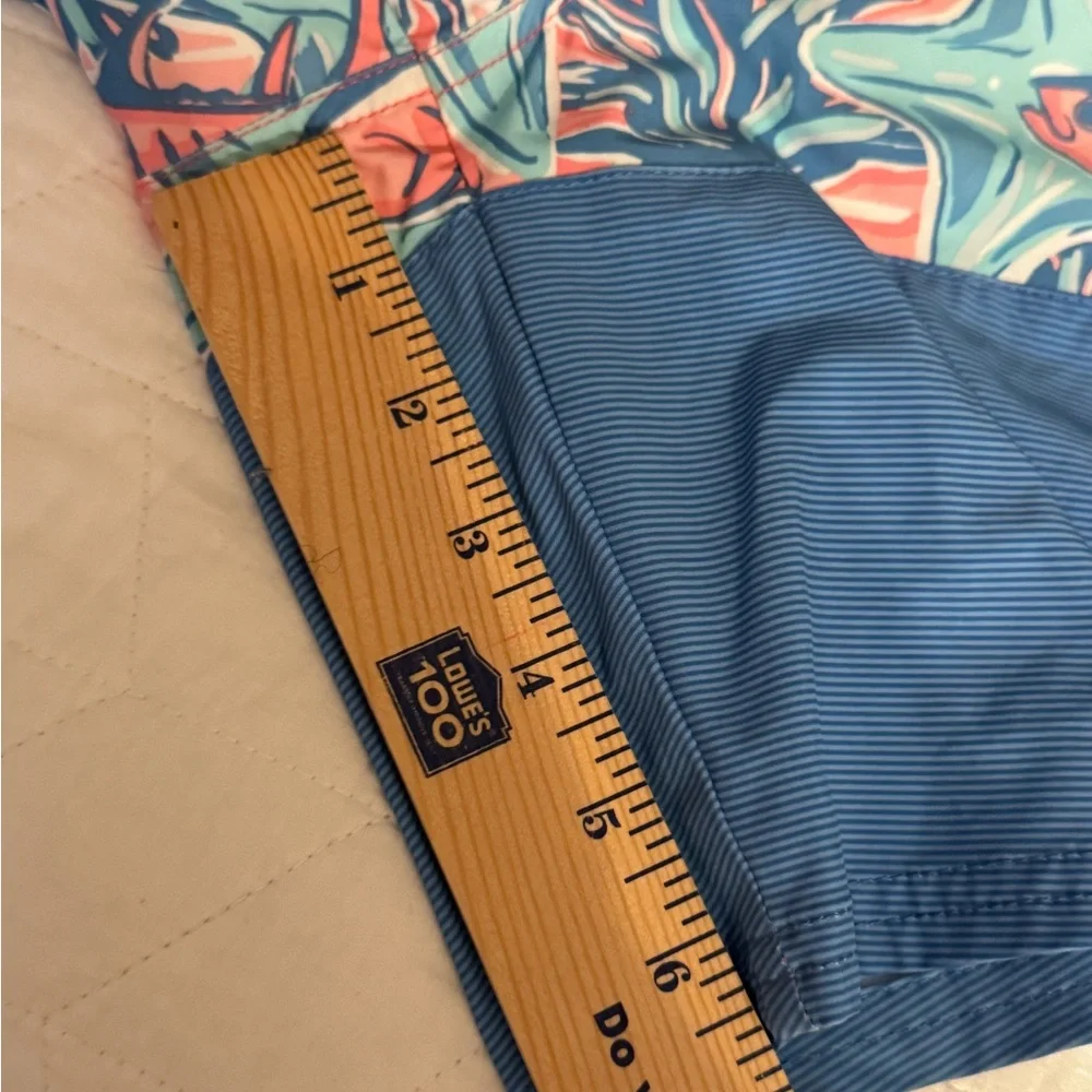 Vineyard vines‎ 7 inch printed swim trunks size small Brand new without tags
