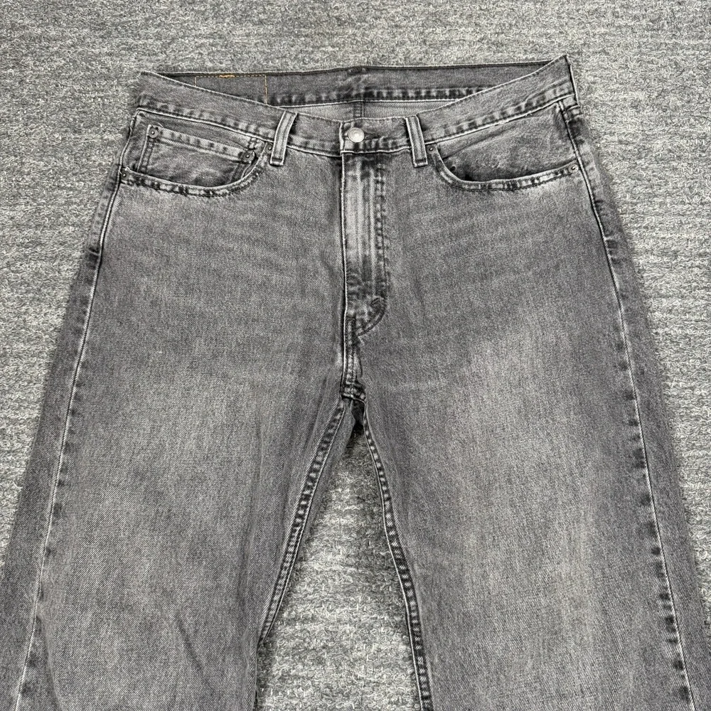 Levis rips be
