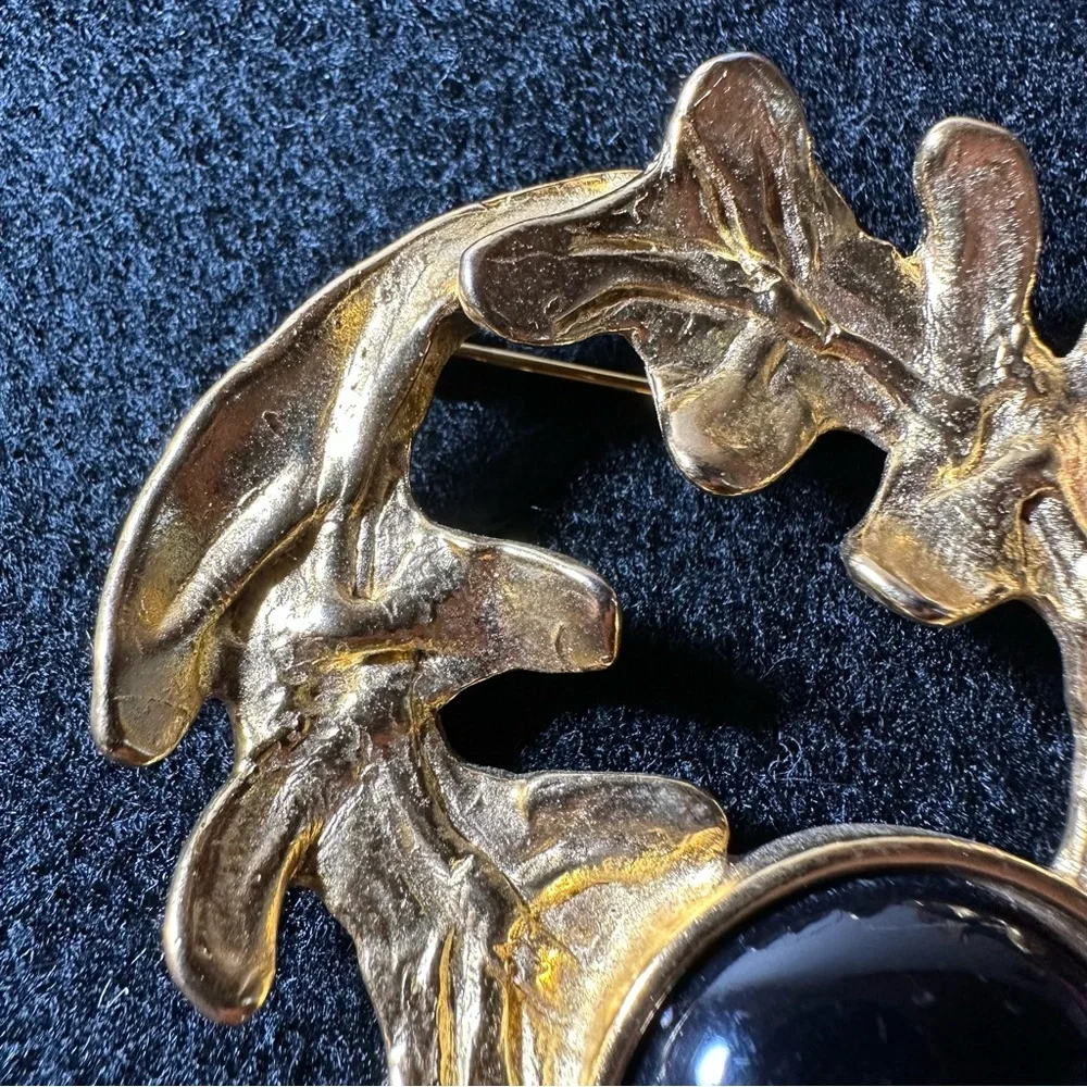 Carol Dauplaise Gold Tone Leaf Brooch with Black Faux Onyx Vintage