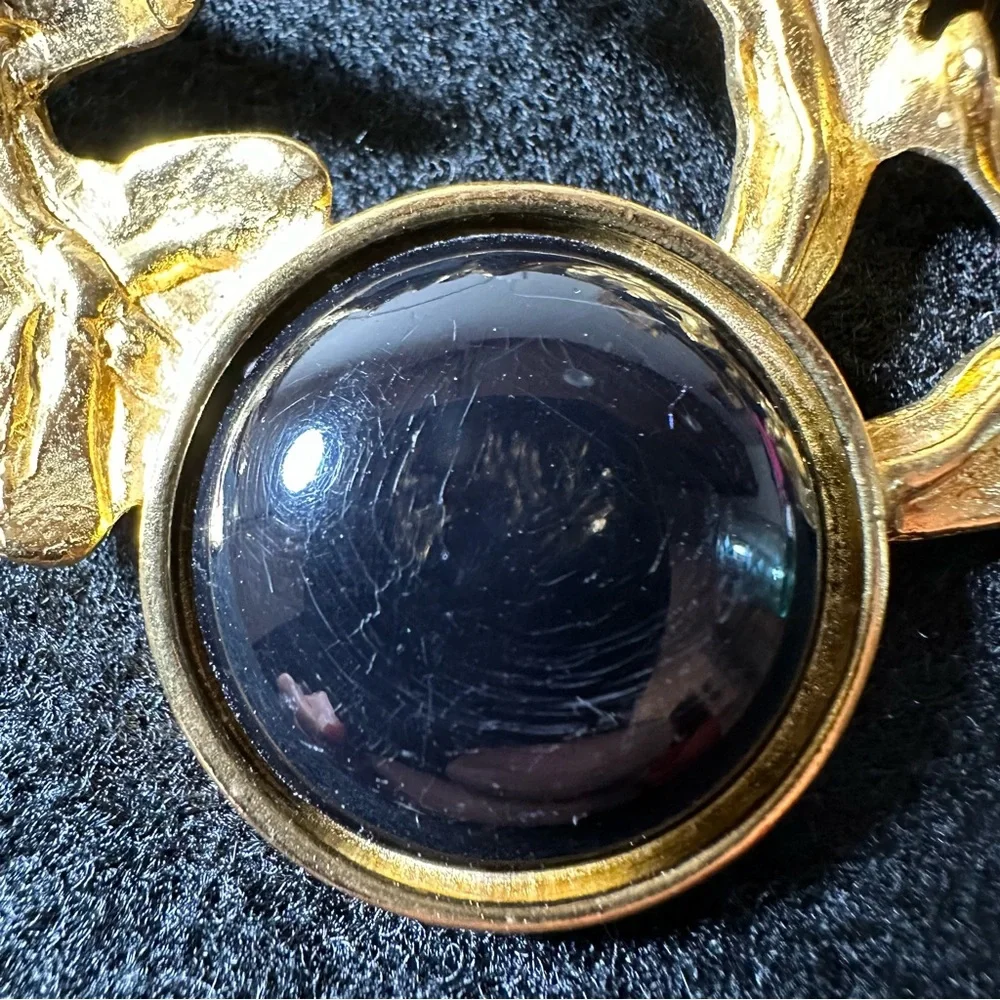 Carol Dauplaise Gold Tone Leaf Brooch with Black Faux Onyx Vintage