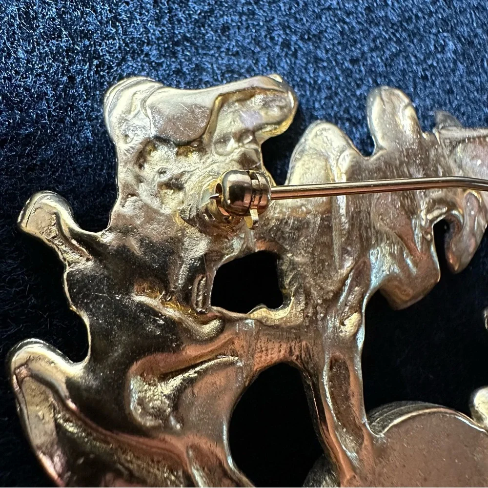 Carol Dauplaise Gold Tone Leaf Brooch with Black Faux Onyx Vintage