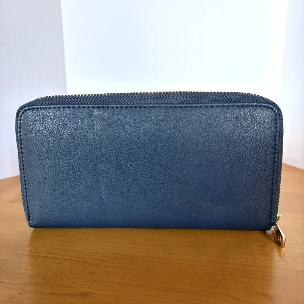 The Unbranded Brand stylish zip