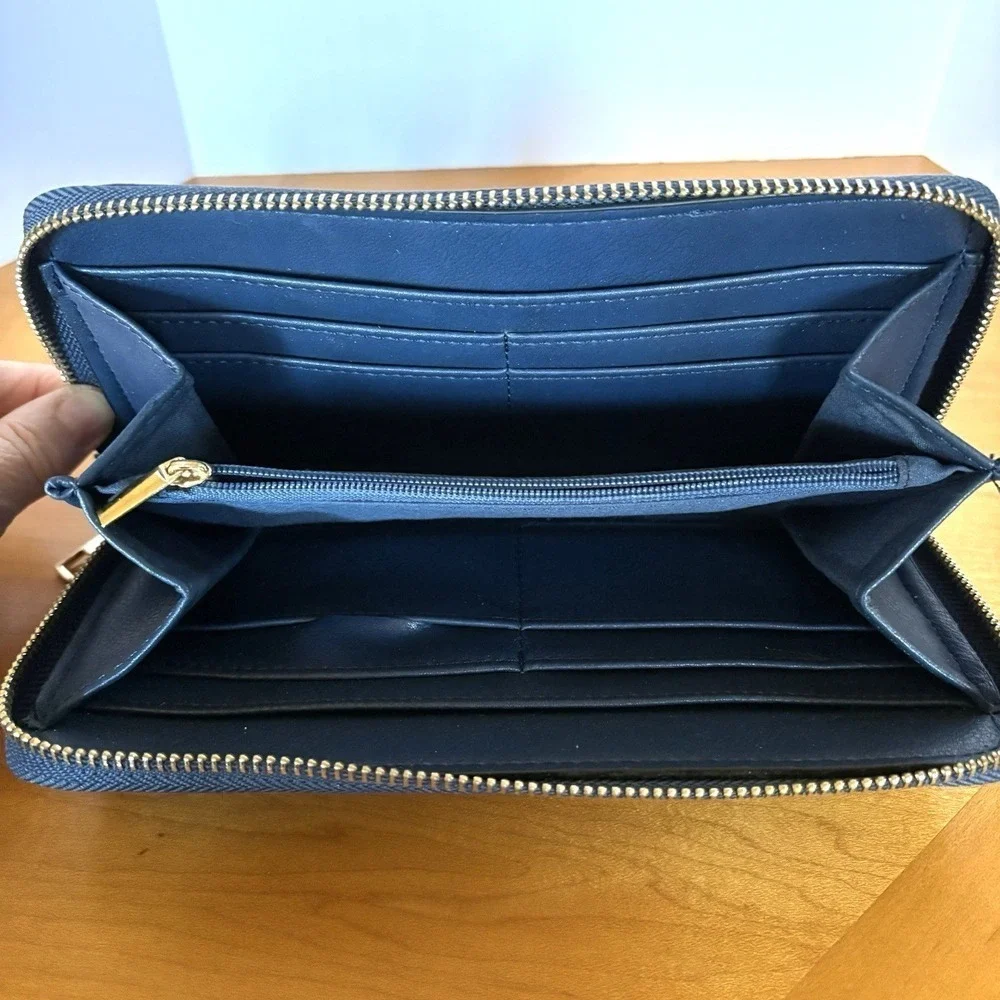 The Unbranded Brand stylish zip