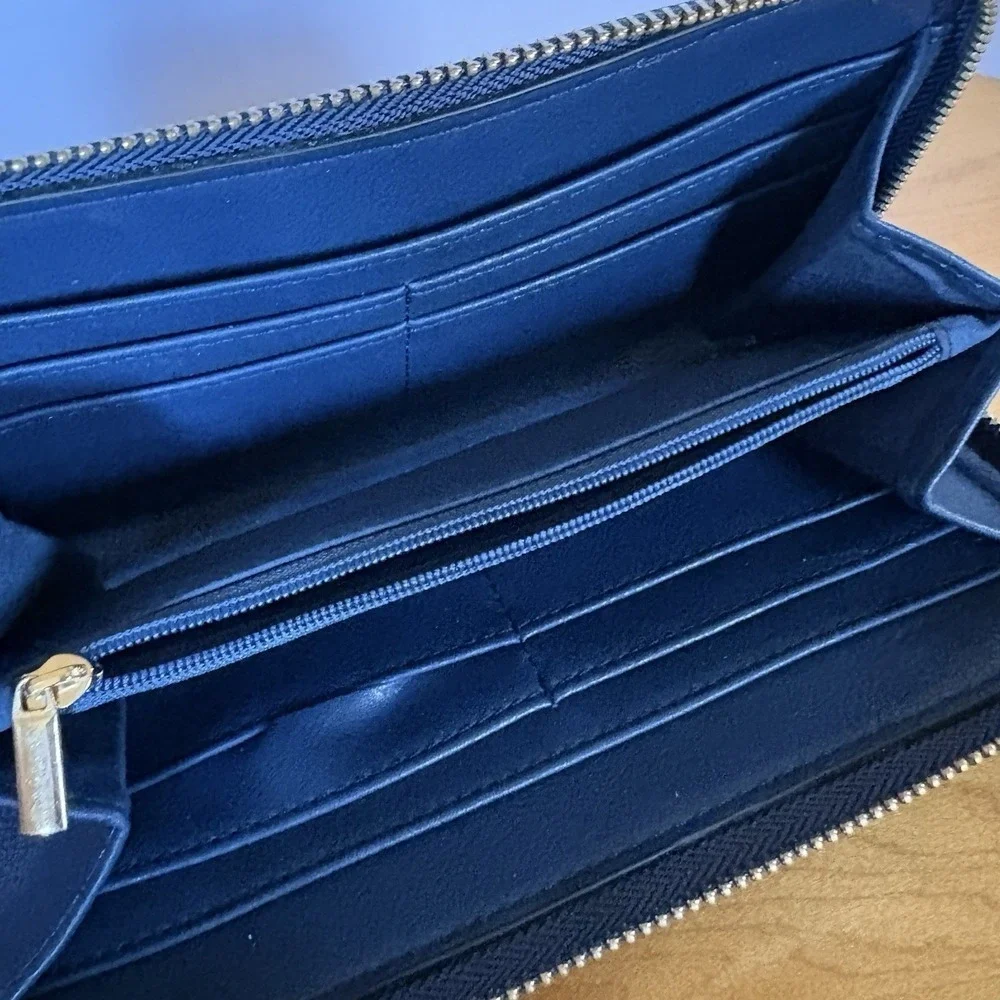 The Unbranded Brand stylish zip