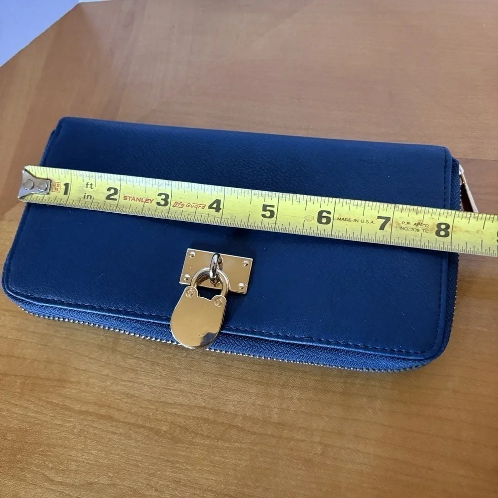 The Unbranded Brand stylish zip