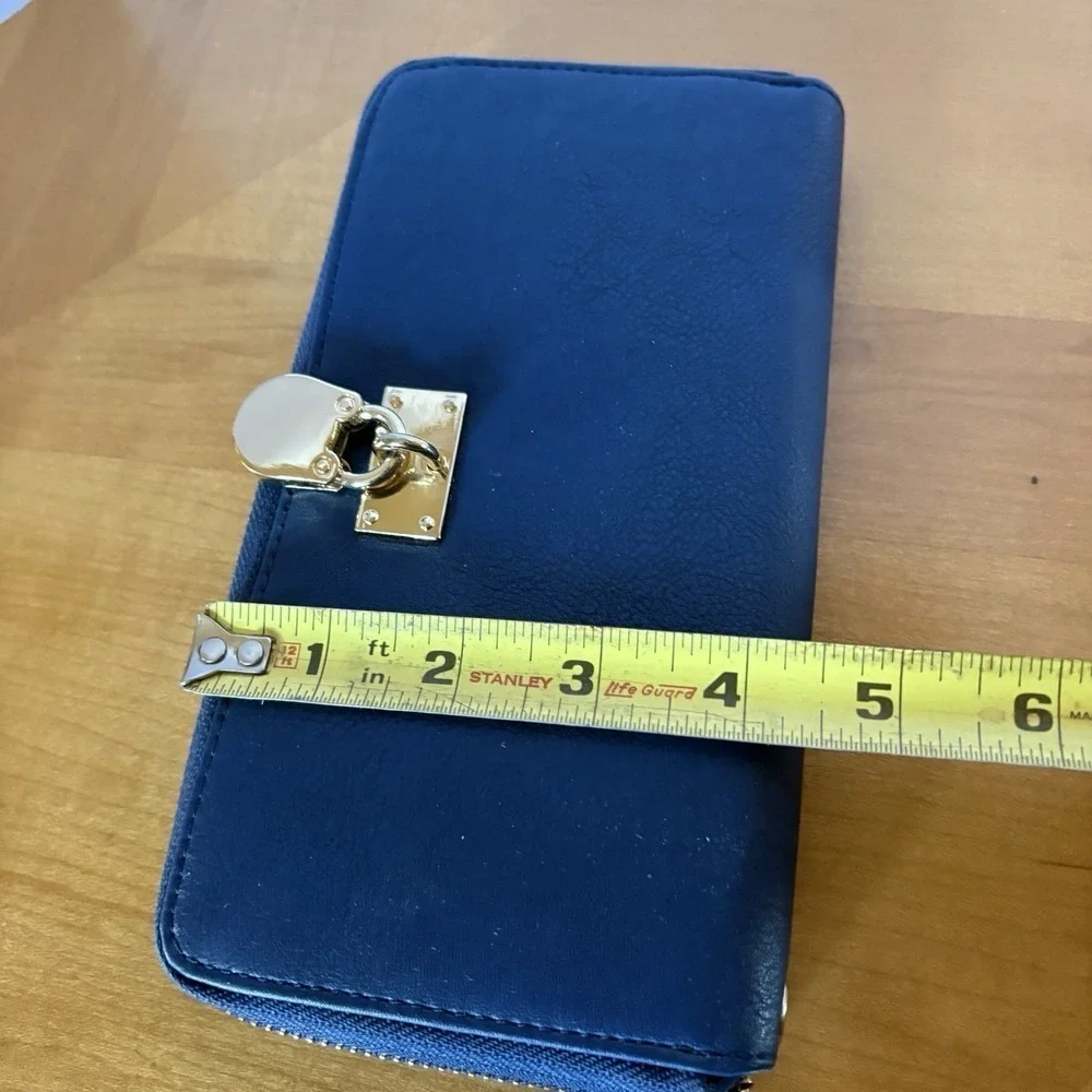 The Unbranded Brand stylish zip