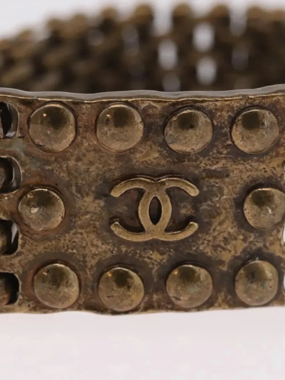 CHANEL brand	chanel color	gold