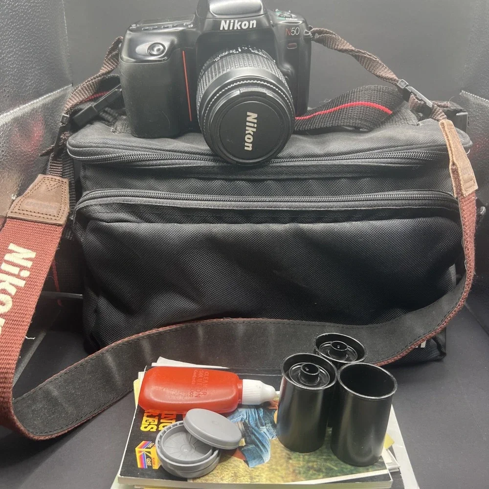 Nikon N50 35mm SLR AF NIKKON 35-80MM1:4-5.6D Lens Soft Carrying Case - UNTESTED