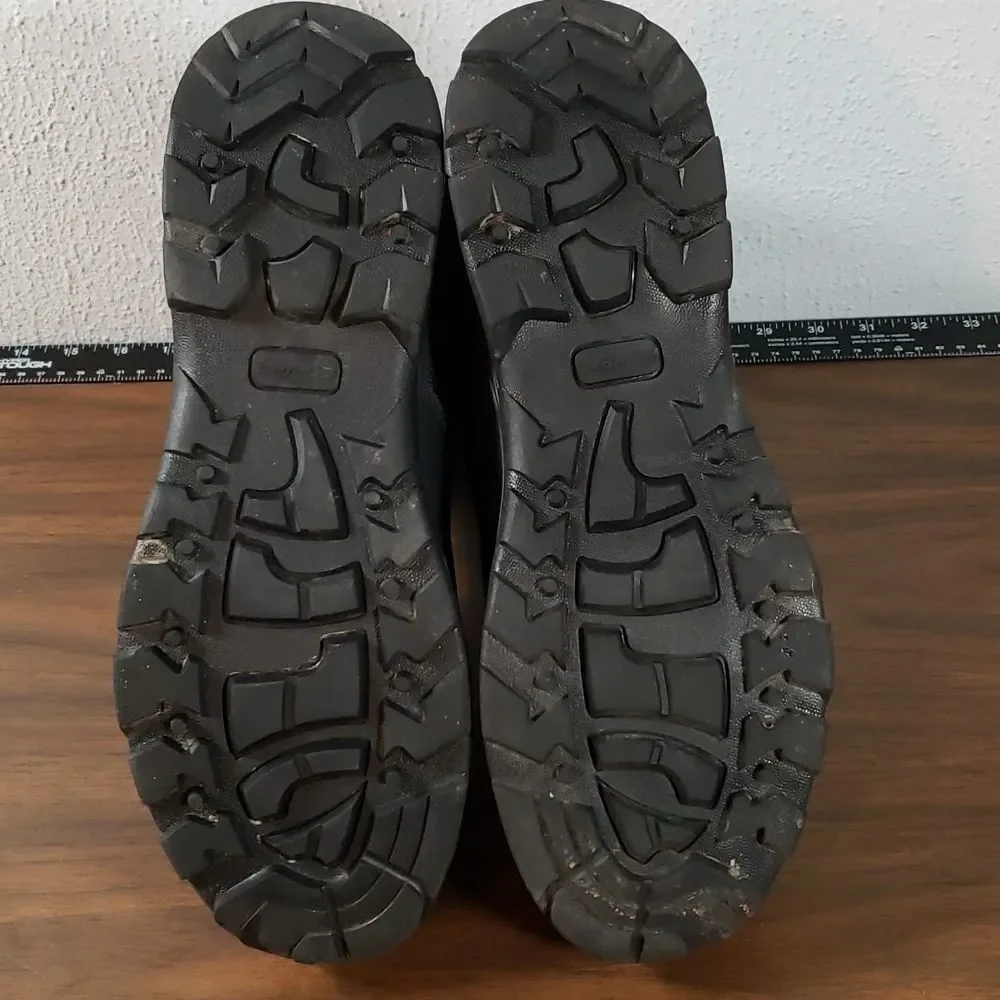 ridge footwear like new